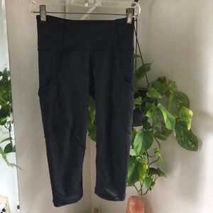 Lululemon Cropped Tights with Pockets and Mesh